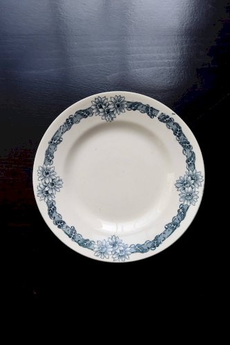 Assiette à dessert ancienne terre de fer Longchamp modèle Denise