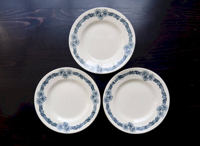 Assiette à dessert ancienne terre de fer Longchamp modèle Denise