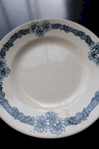 Assiette à dessert ancienne terre de fer Longchamp modèle Denise