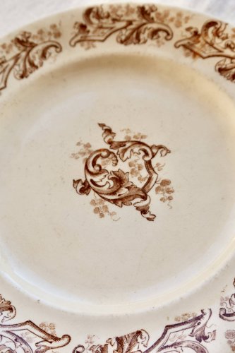 Assiette à dessert ancienne terre de fer Longwy Russe - Décor sépia