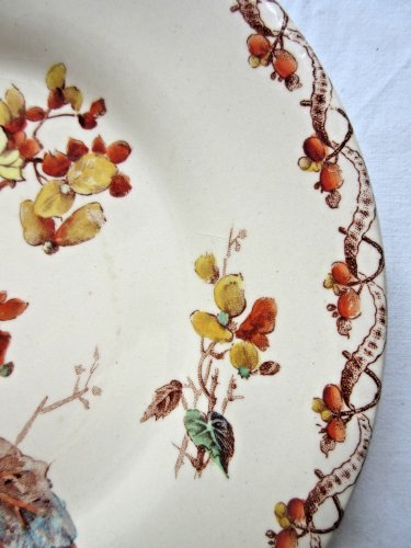 Assiette à dessert Art Nouveau, Porcelaine polychrome signée GIEN, Bégonias