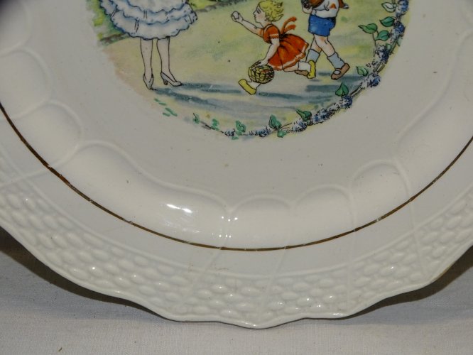 -ASSIETTE A DESSERT CERAMIQUE MOULIN DES LOUPS HAMAGE ANCIENNE MOIS d'AVRIL   D
