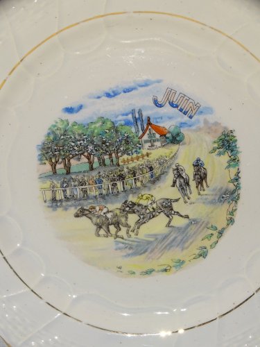-ASSIETTE A DESSERT CERAMIQUE MOULIN DES LOUPS HAMAGE ANCIENNE MOIS de JUIN   D