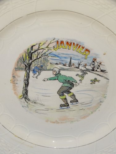 -ASSIETTE A DESSERT CERAMIQUE MOULIN DES LOUPS HAMAGE ANCIENNE MOIS JANVIER   D
