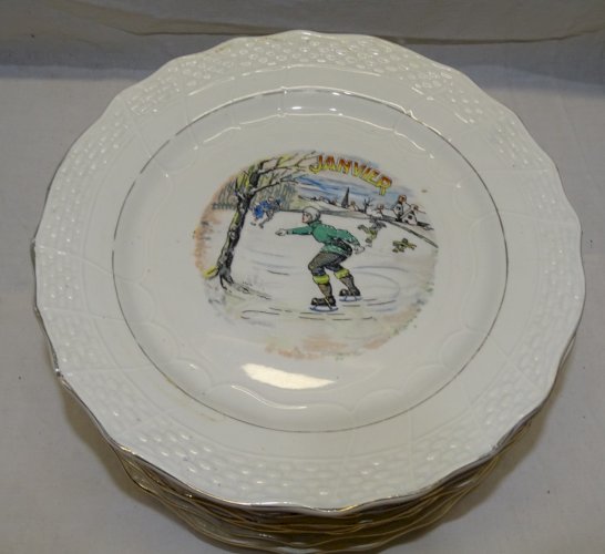 -ASSIETTE A DESSERT CERAMIQUE MOULIN DES LOUPS HAMAGE ANCIENNE MOIS JANVIER   D