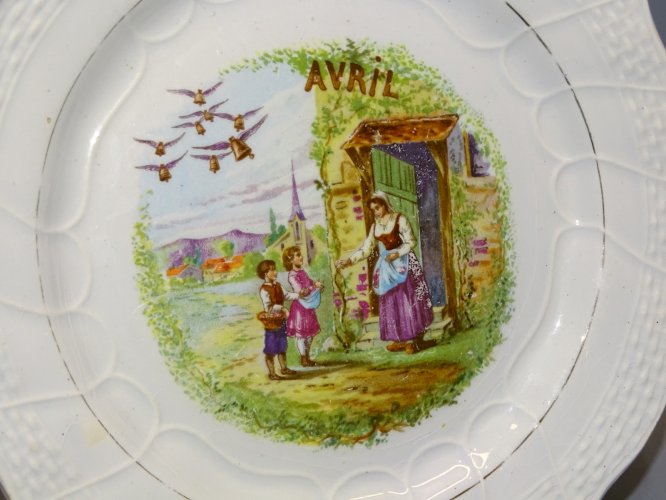 -ASSIETTE A DESSERT CERAMIQUE MOULIN DES LOUPS HAMAGE terre de fer MOIS AVRIL  D