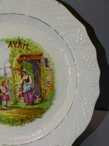 -ASSIETTE A DESSERT CERAMIQUE MOULIN DES LOUPS HAMAGE terre de fer MOIS AVRIL  D