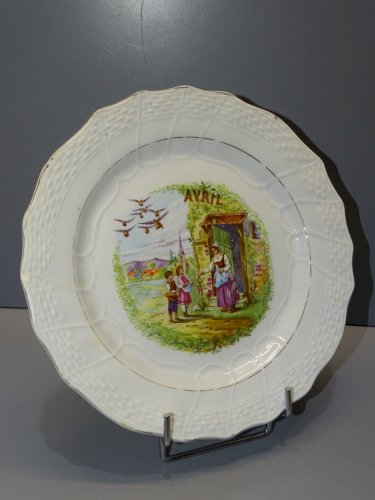 -ASSIETTE A DESSERT CERAMIQUE MOULIN DES LOUPS HAMAGE terre de fer MOIS AVRIL  D