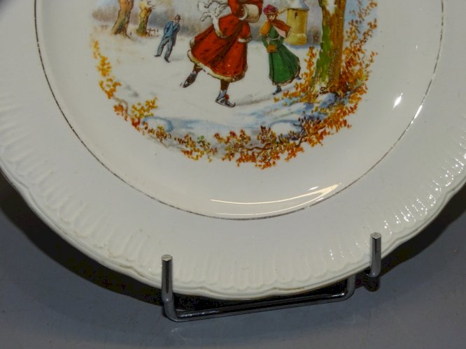 -ASSIETTE A DESSERT CERAMIQUE SAINT AMANDINOISE ( marquée)  MOIS DECEMBRE  D