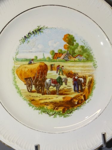 -ASSIETTE A DESSERT CERAMIQUE SAINT AMANDINOISE (non marquée)  MOIS d'AOUT  D