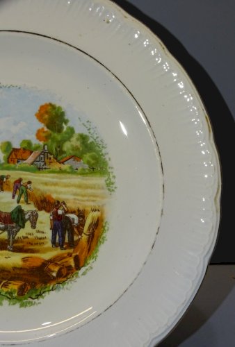 -ASSIETTE A DESSERT CERAMIQUE SAINT AMANDINOISE (non marquée)  MOIS d'AOUT  D