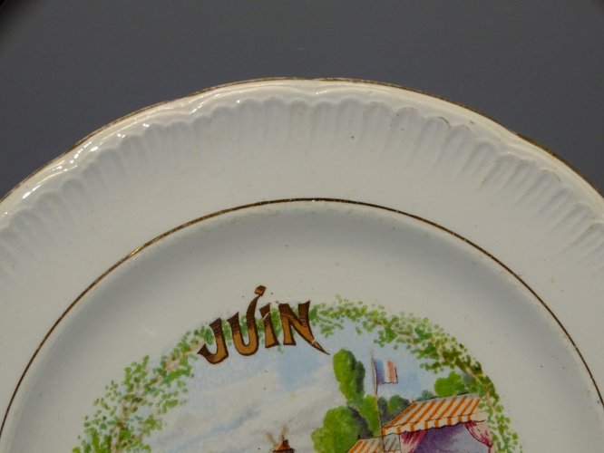 -ASSIETTE A DESSERT CERAMIQUE SAINT AMANDINOISE (non marquée)  MOIS de JUIN  D