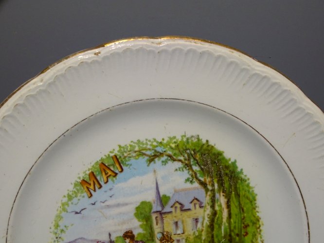 -ASSIETTE A DESSERT CERAMIQUE SAINT AMANDINOISE (non marquée)  MOIS de MAI  D