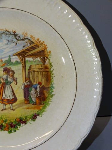 -ASSIETTE A DESSERT CERAMIQUE SAINT AMANDINOISE (non marquée)  MOIS D'OCTOBRE  D