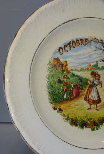 -ASSIETTE A DESSERT CERAMIQUE SAINT AMANDINOISE (non marquée)  MOIS D'OCTOBRE  D