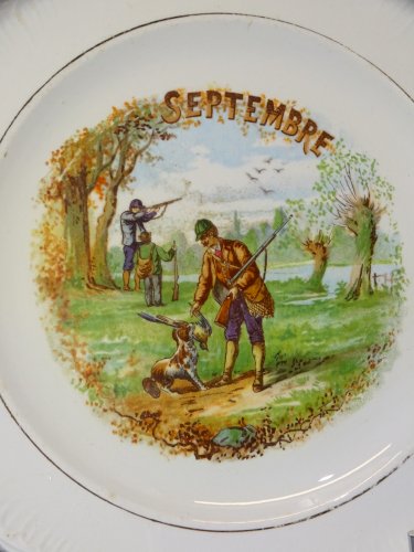 -ASSIETTE A DESSERT CERAMIQUE SAINT AMANDINOISE (non marquée)  MOIS SEPTEMBRE  D