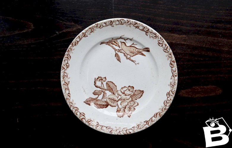 Assiette à dessert terre de fer Onnaing « Fleurs Jetées » marron