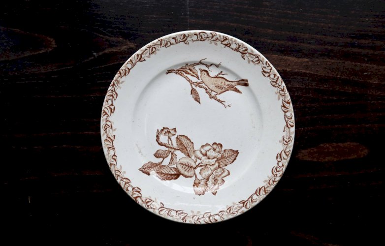 Assiette à dessert terre de fer Onnaing « Fleurs Jetées » marron