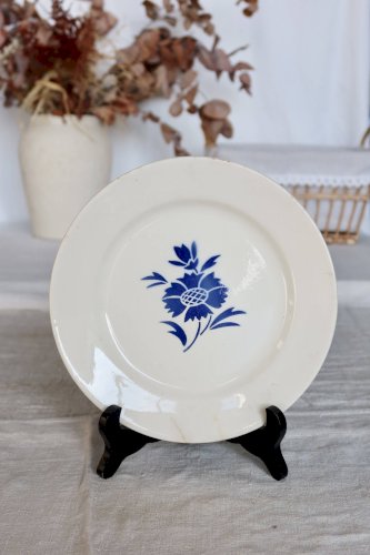 Assiette à dessert vintage en faïence ivoire – Décor fleur bleue