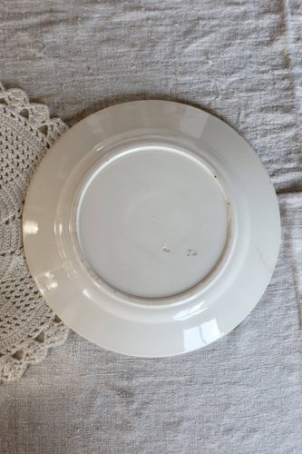 Assiette à dessert vintage en faïence ivoire – Décor fleur bleue