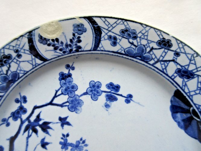Assiette à dessert XIXème signée Creil Montereau, modèle Japon