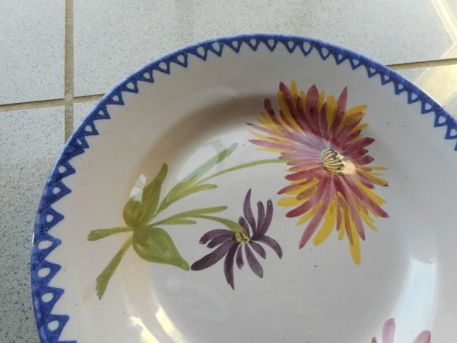 ASSIETTE ANCIENNE A DECOR DE FLEURS N° 12