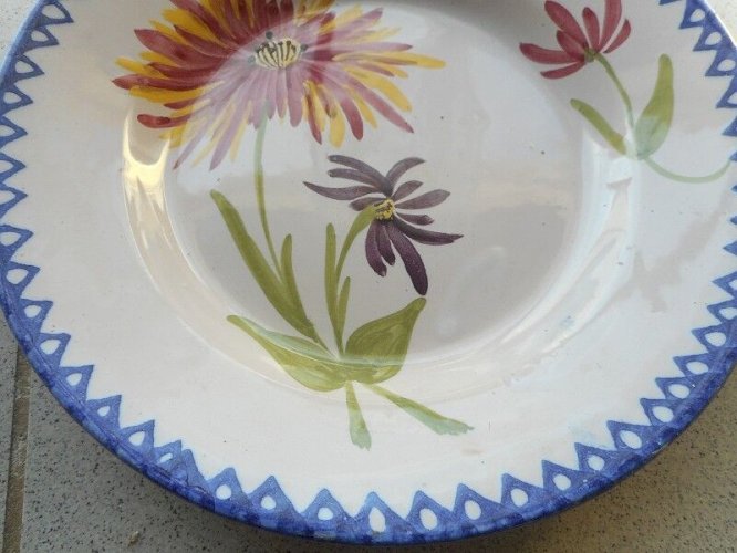ASSIETTE ANCIENNE A DECOR DE FLEURS N° 12