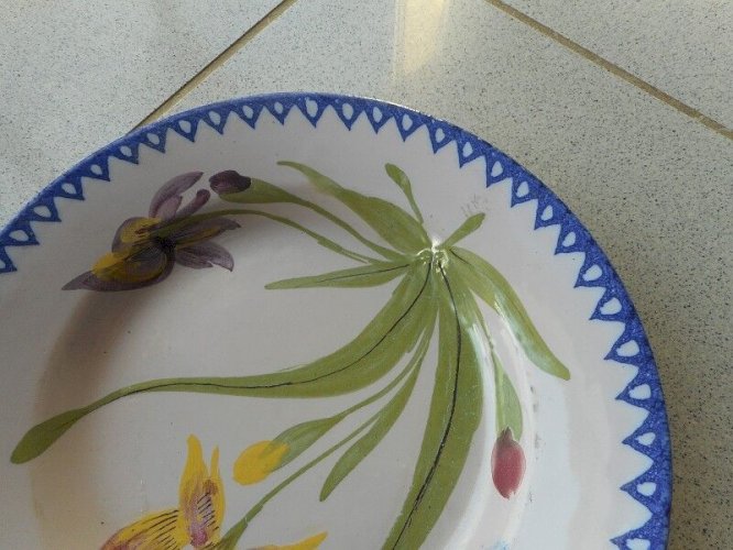 ASSIETTE ANCIENNE A DECOR DE FLEURS N° 13