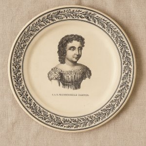 Antique plate Creil Montereau 19th century – Royal portrait of Mademoiselle d'Artois