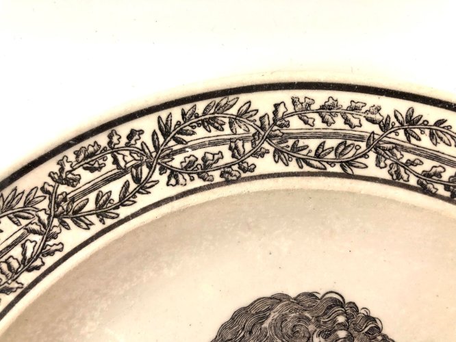 Assiette ancienne Creil Montereau XIXe – Portrait royal Mademoiselle d’Artois