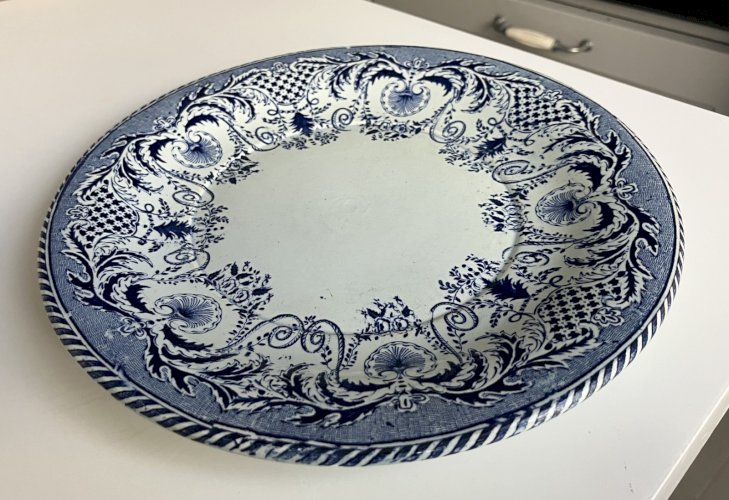 assiette ancienne en faience de Gien modele a identifier XIX eme