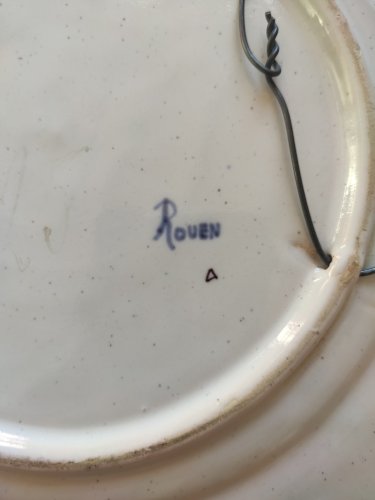 Assiette ancienne en Faïence de Rouen - Décor à Rayonnement