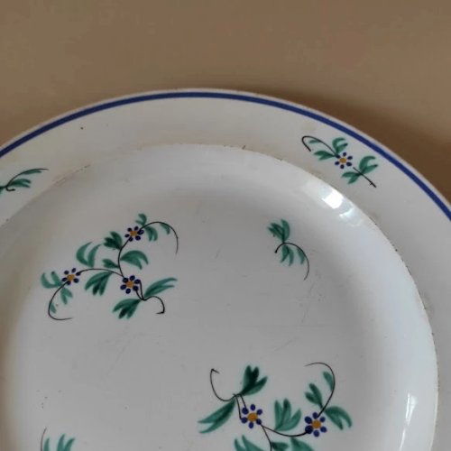 Assiette ancienne en faïence fine de Gien, XIX ème siècle