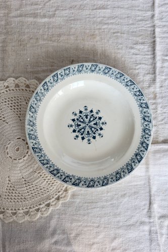 Assiette ancienne semi-creuse terre de fer – Salins modèle Henri II