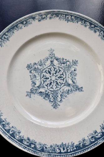 Assiette ancienne terre de fer Creil et Montereau - Service Guirlande