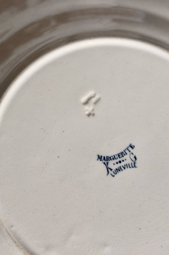 Assiette ancienne terre de fer Lunéville K&G modèle Marguerite bleu blanc