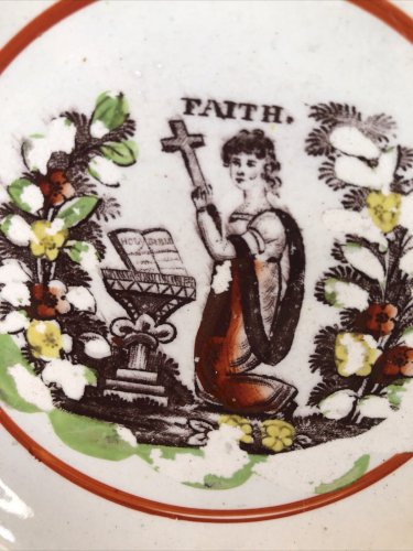 Assiette anglaise religieuse “FAITH” – décor barbotine – 19e – 17 cm