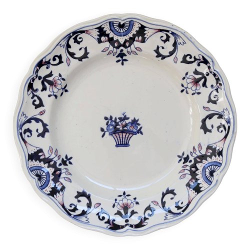 Assiette antique terre de fer Longchamp – Modèle Rouennais