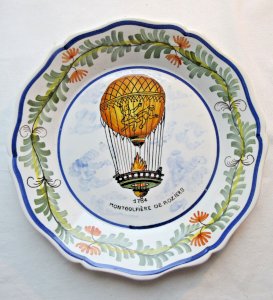 Assiette Art Déco, décor d'une Montgolfière de Roziers