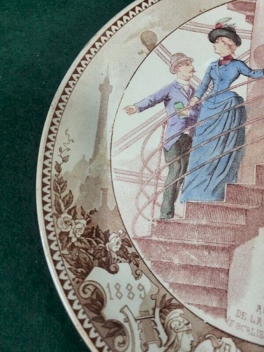 ASSIETTE ASCENSION TOUR EIFFEL ESCALIER DU 2 ème ETAGE SARREGUEMINES 1889