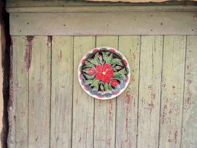 Assiette au décor de fleurs vintage