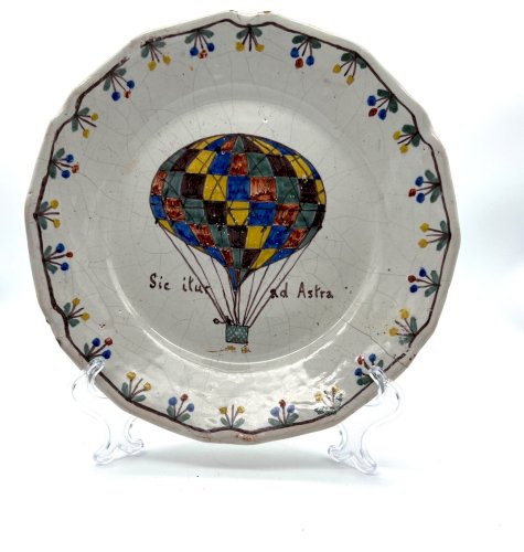 Assiette Auxerre XIXe faïence décor montgolfière ballon ancien rare 19e