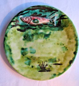Art Deco slipware plate, pink fish in trompe-l'oeil.