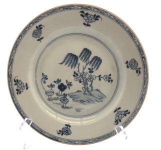 China plate 18th century – willow and lotus decoration – antique porcelain – Qing