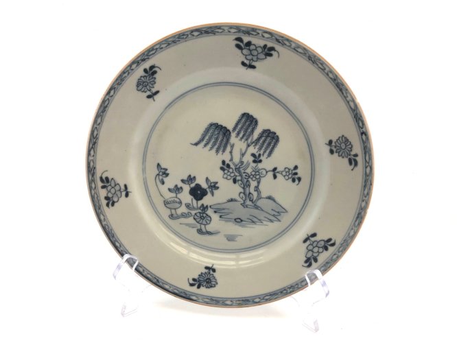 Assiette Chine XVIIIe – décor saule et lotus – porcelaine ancienne – Qing