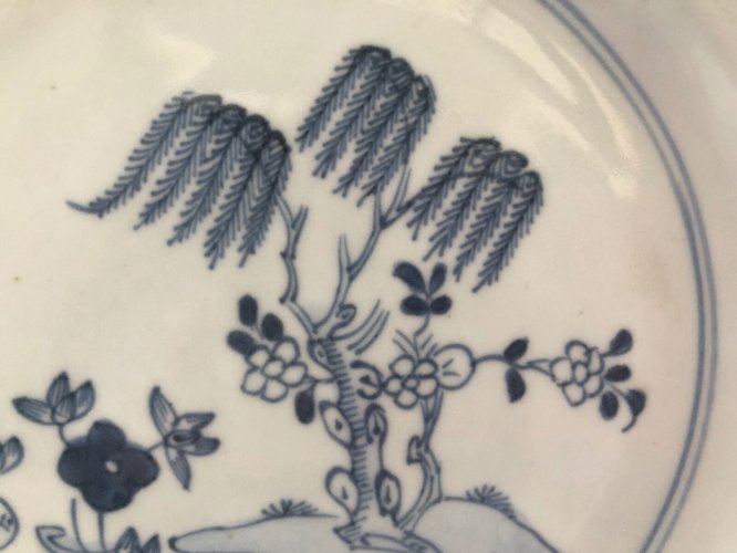 Assiette Chine XVIIIe – décor saule et lotus – porcelaine ancienne – Qing