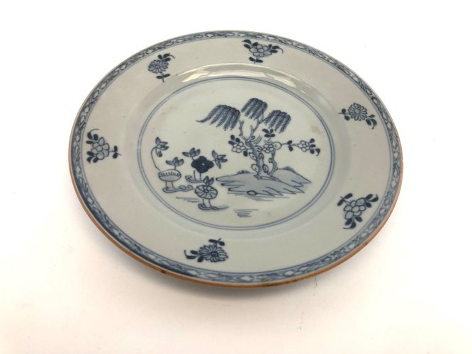 Assiette Chine XVIIIe – décor saule et lotus – porcelaine ancienne – Qing