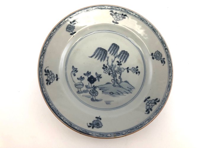 Assiette Chine XVIIIe – décor saule et lotus – porcelaine ancienne – Qing
