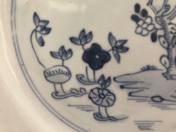Assiette Chine XVIIIe – décor saule et lotus – porcelaine ancienne – Qing