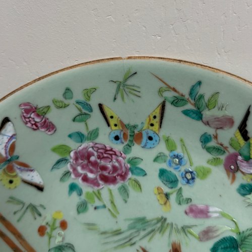 Assiette chinoise en porcelaine céladon décor d'oiseaux et de papillons M3917